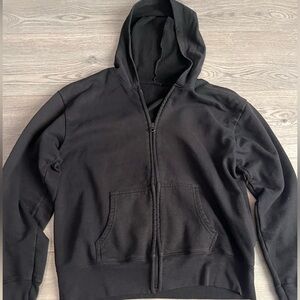 Women’s zippered sweater